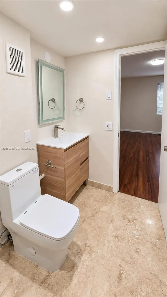 400 Commodore Drive #307