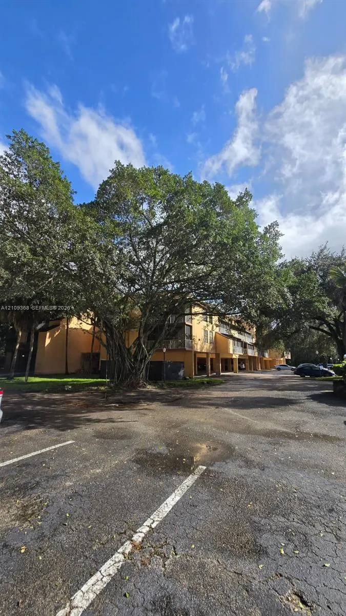 400 Commodore Drive #307