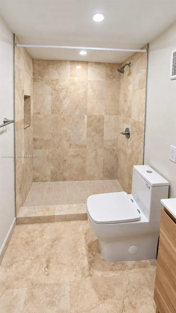 400 Commodore Drive #307