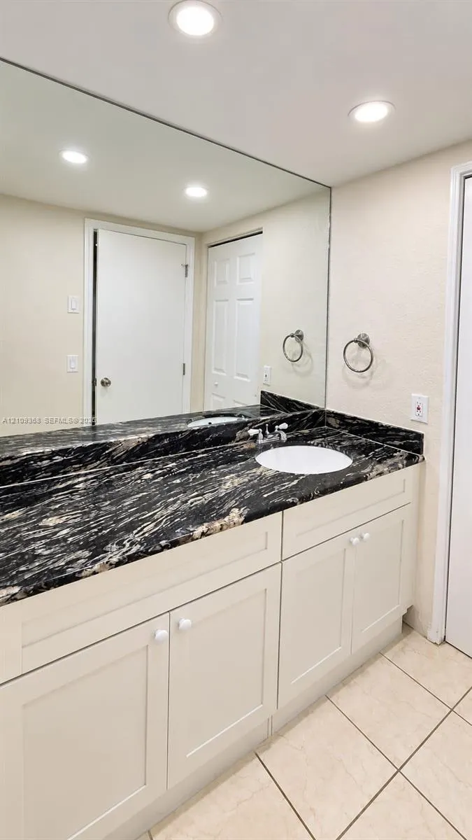 400 Commodore Drive #307