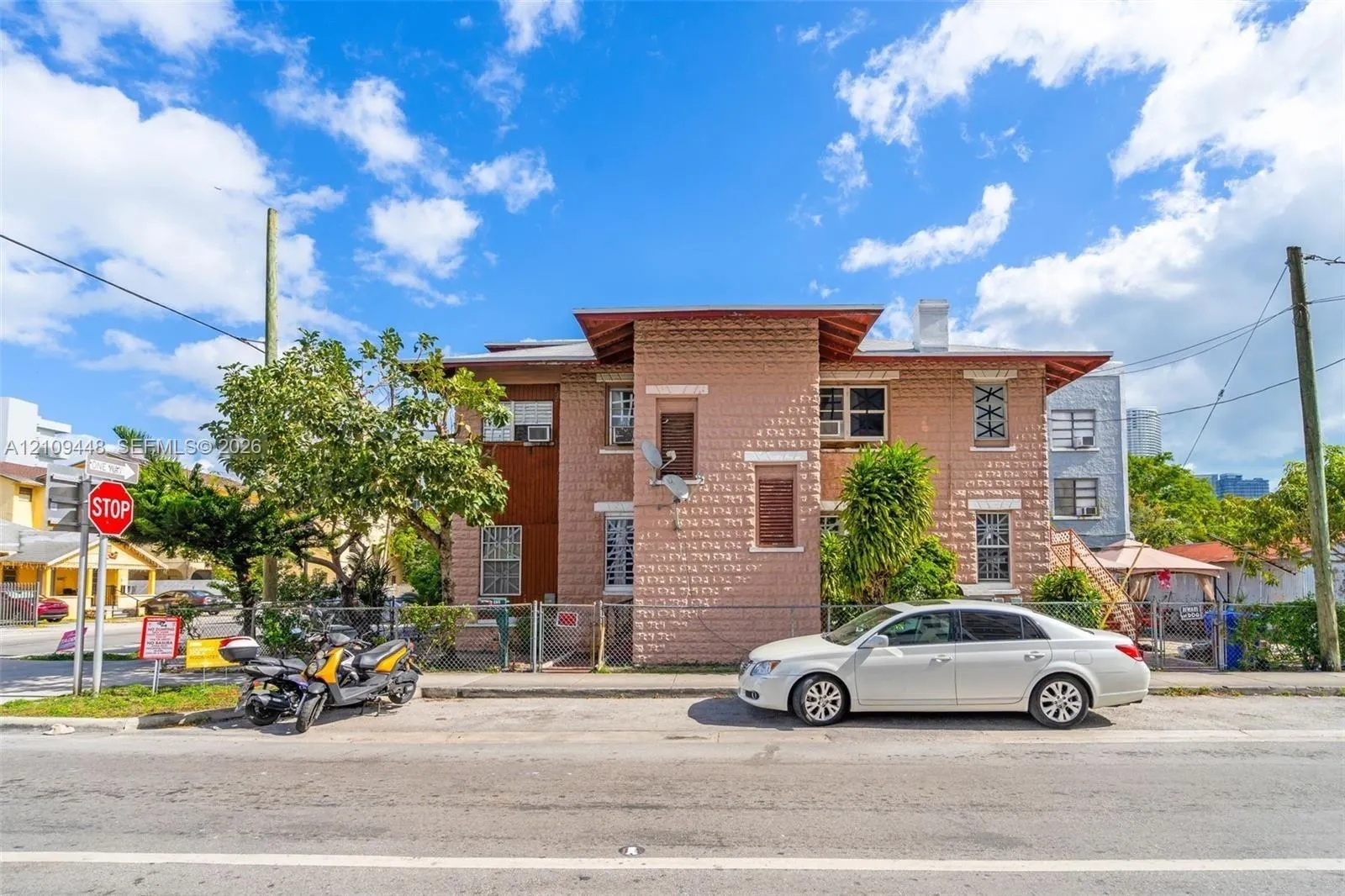 676 SW 1st Street