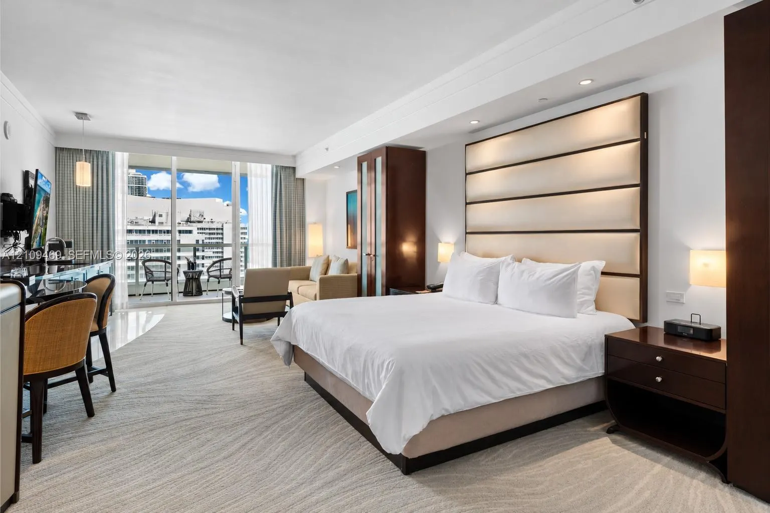4391 Collins Avenue #1704