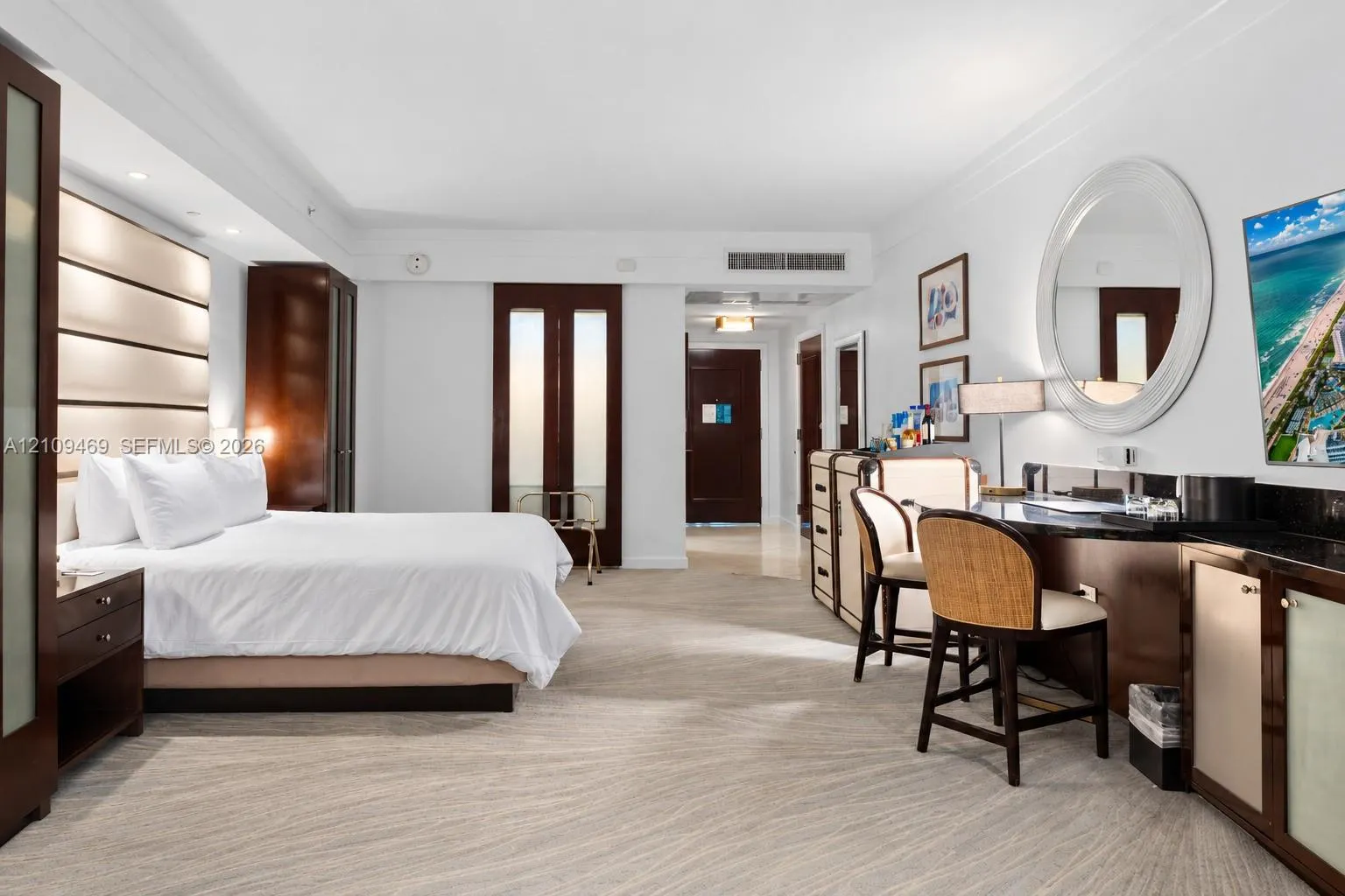 4391 Collins Avenue #1704