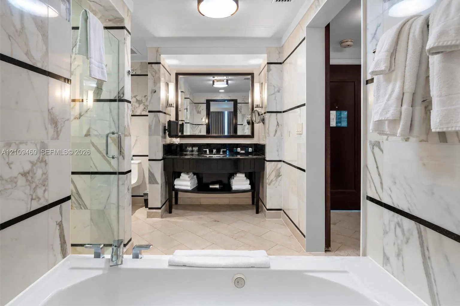 4391 Collins Avenue #1704