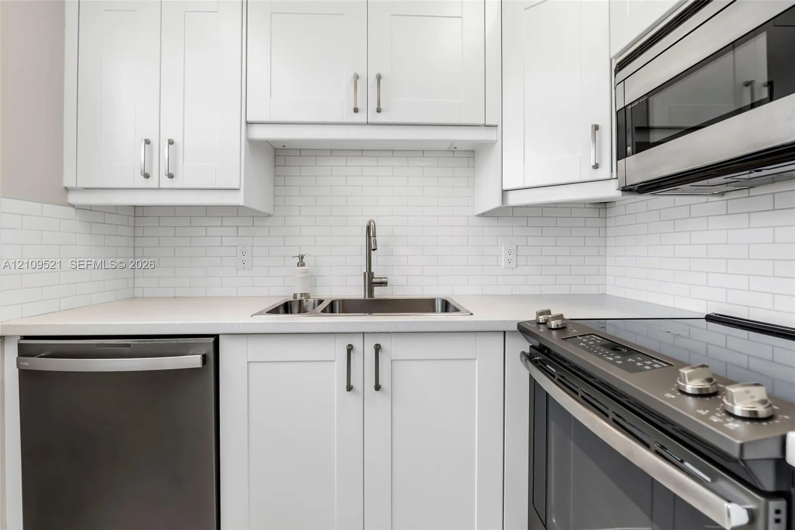 103 E Lyndhurst E #103