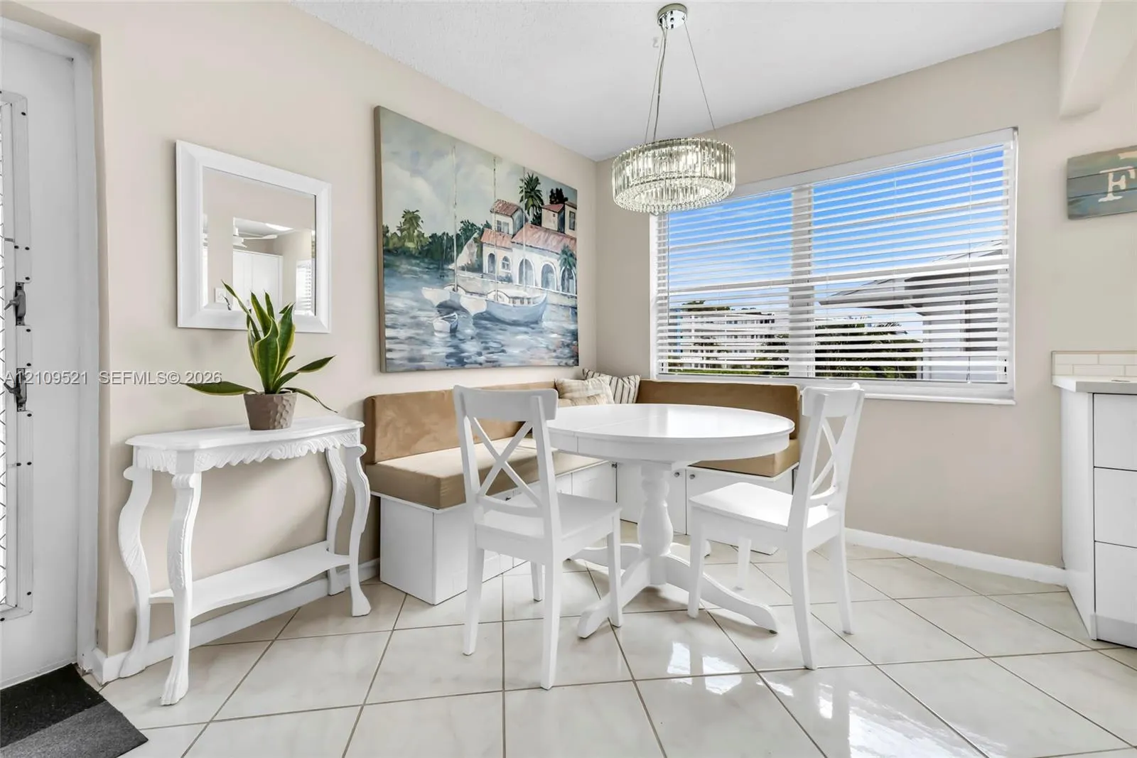103 E Lyndhurst E #103