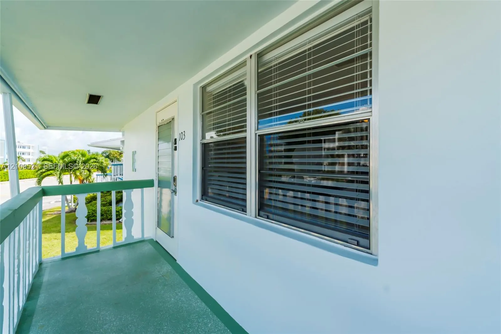 103 E Lyndhurst E #103
