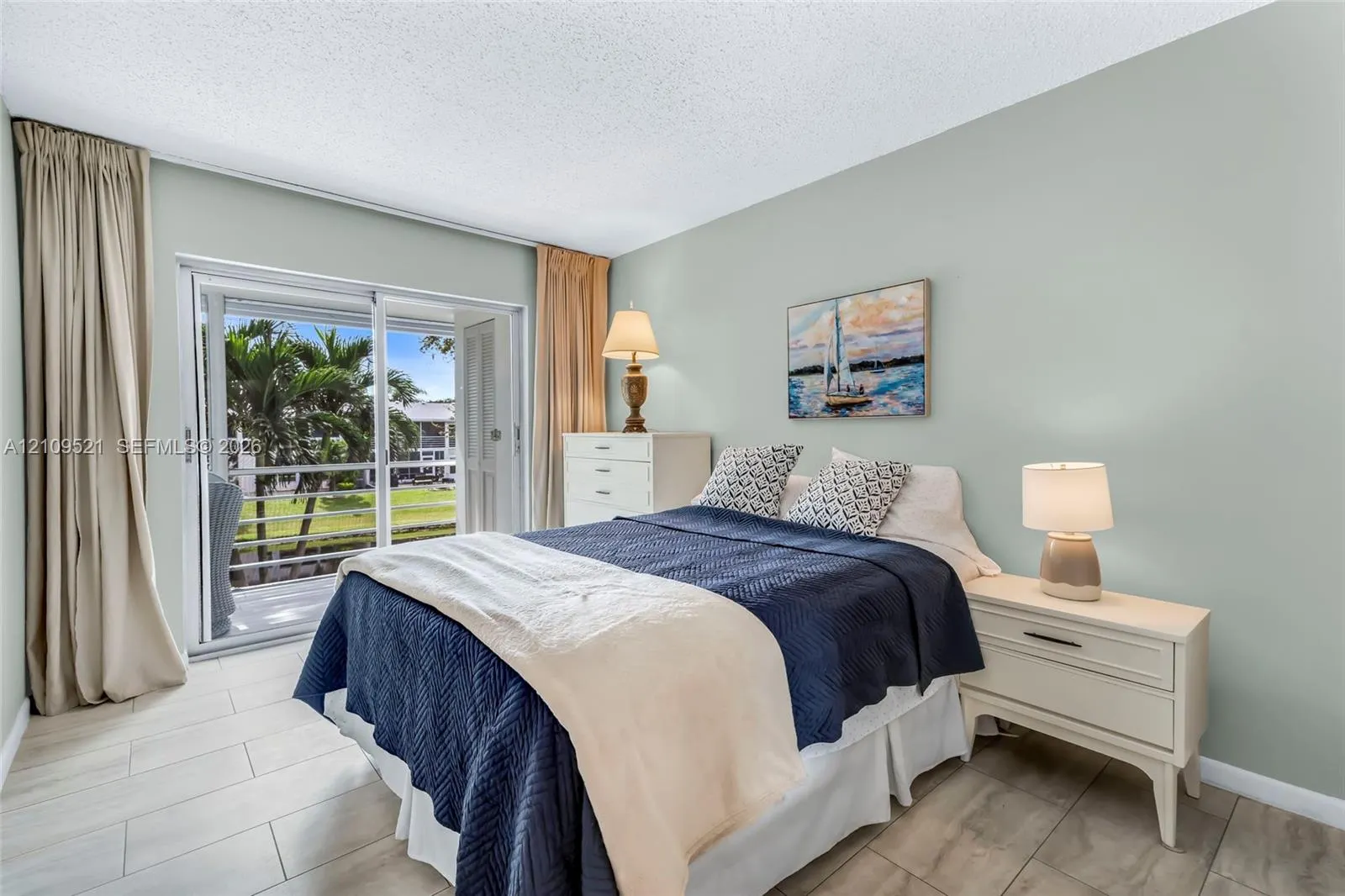 103 E Lyndhurst E #103