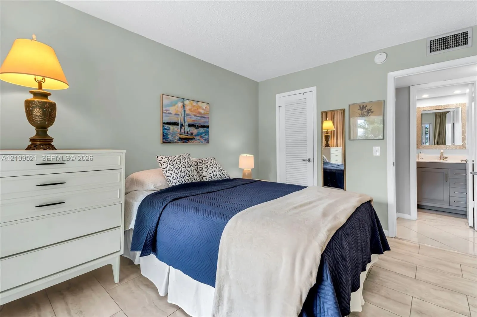 103 E Lyndhurst E #103