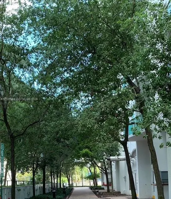 31 SE 5th Street #1608