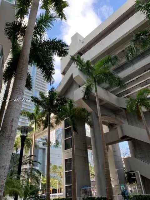 31 SE 5th Street #1608