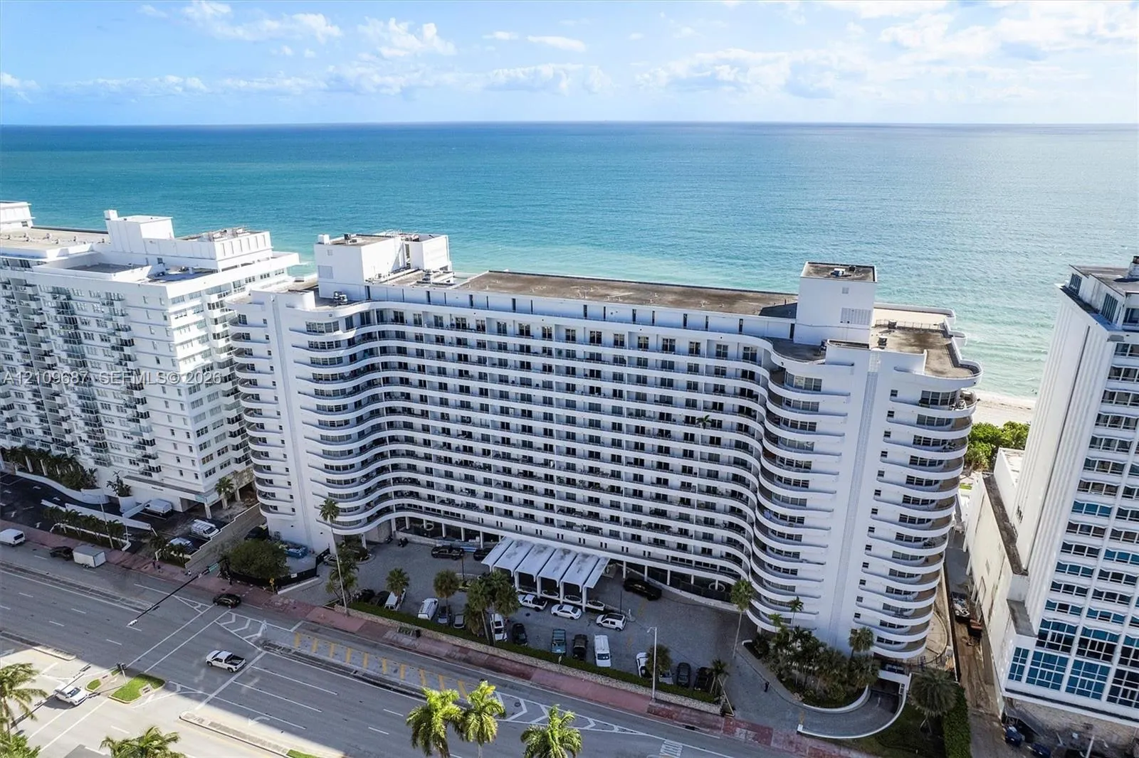 5555 Collins Avenue #5C