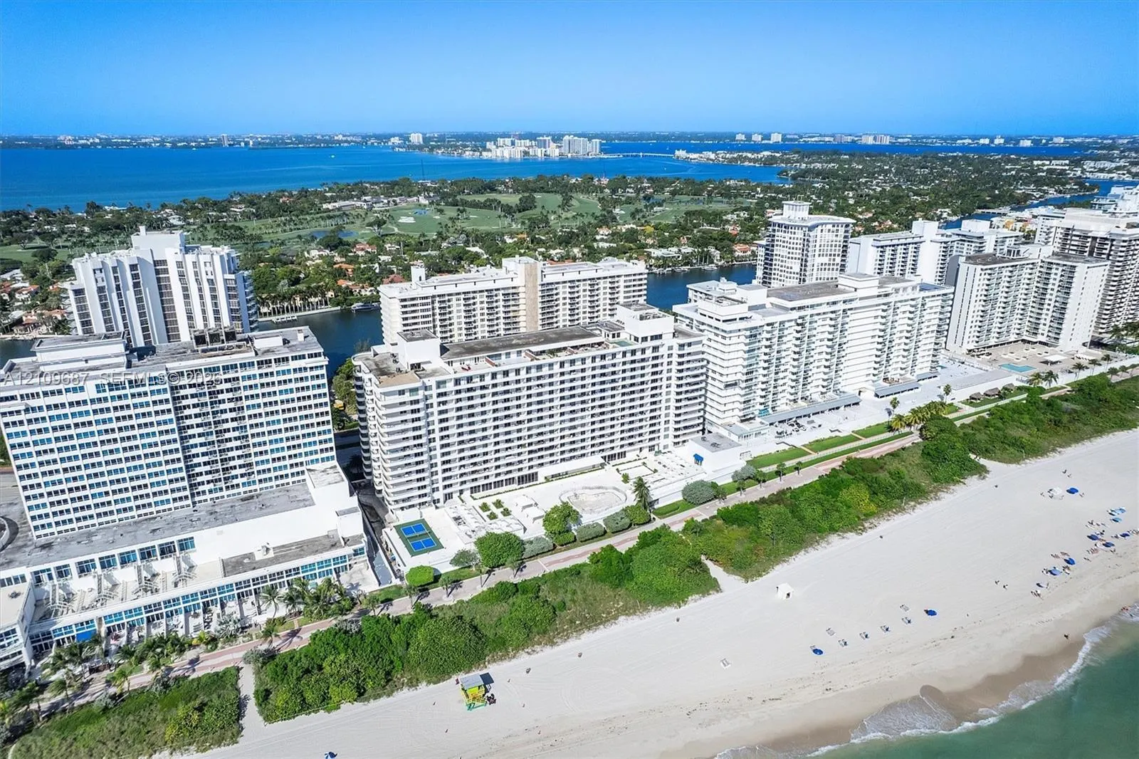 5555 Collins Avenue #5C