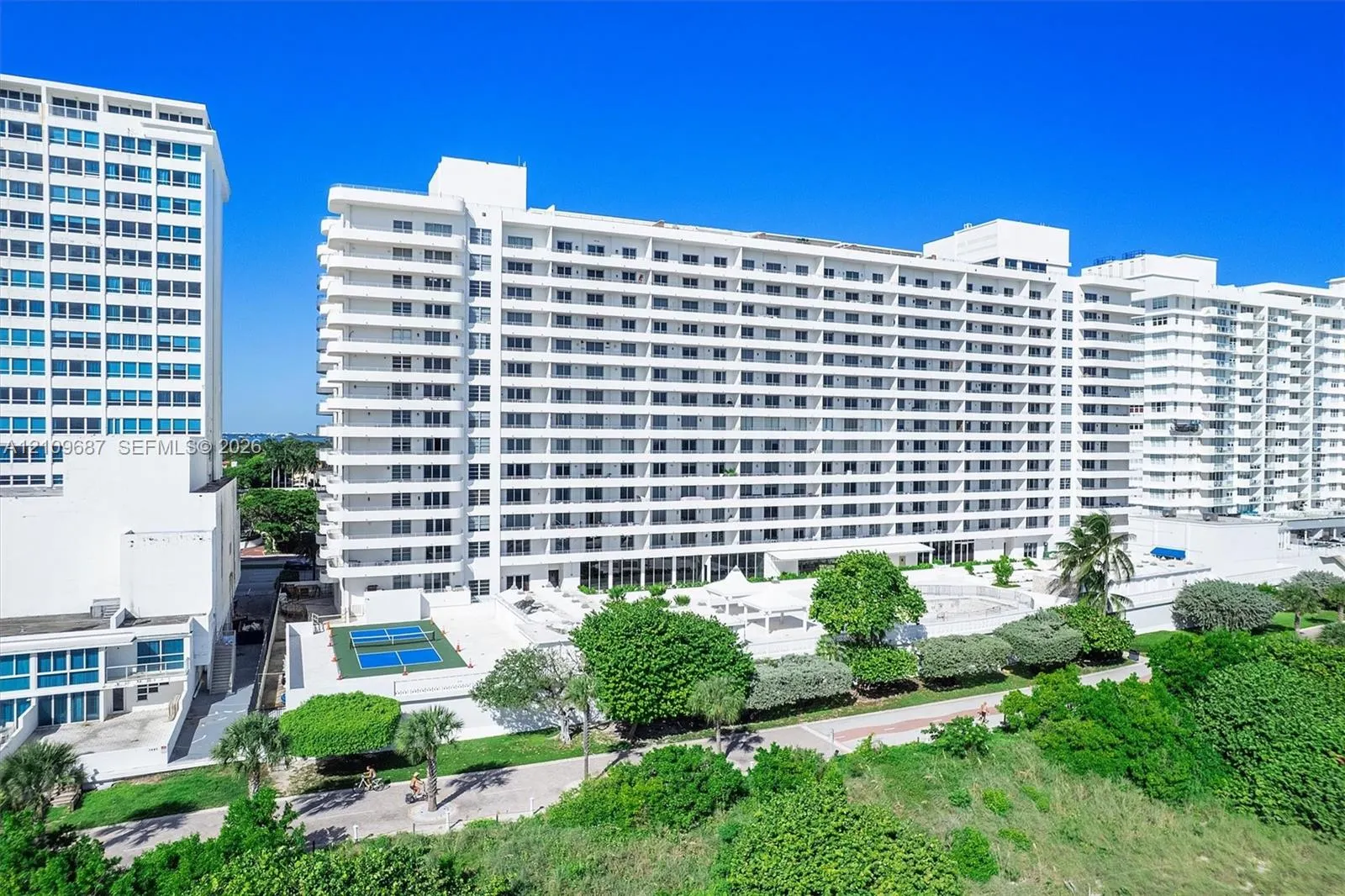 5555 Collins Avenue #5C