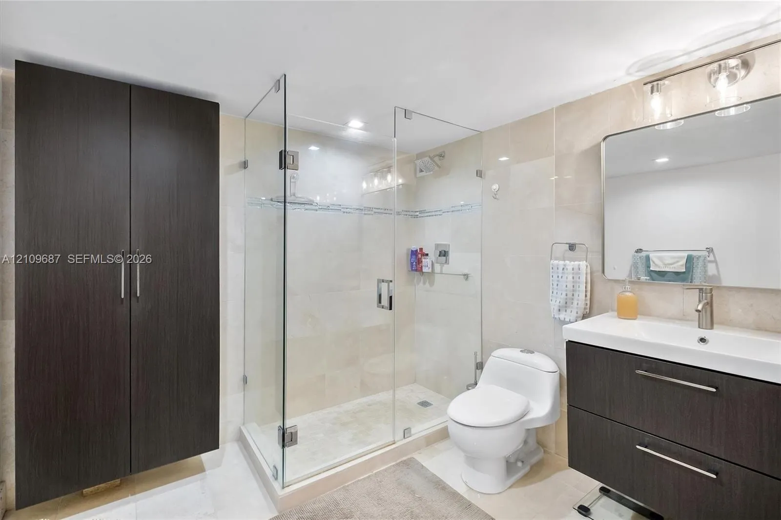 5555 Collins Avenue #5C
