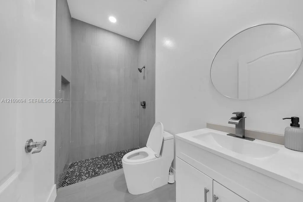 607 W 6th Street