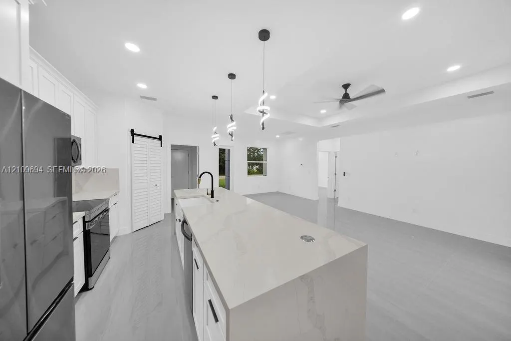 607 W 6th Street