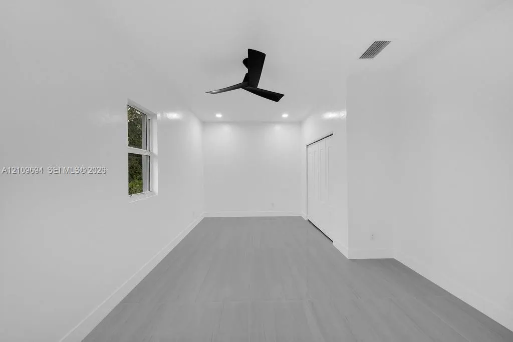 607 W 6th Street