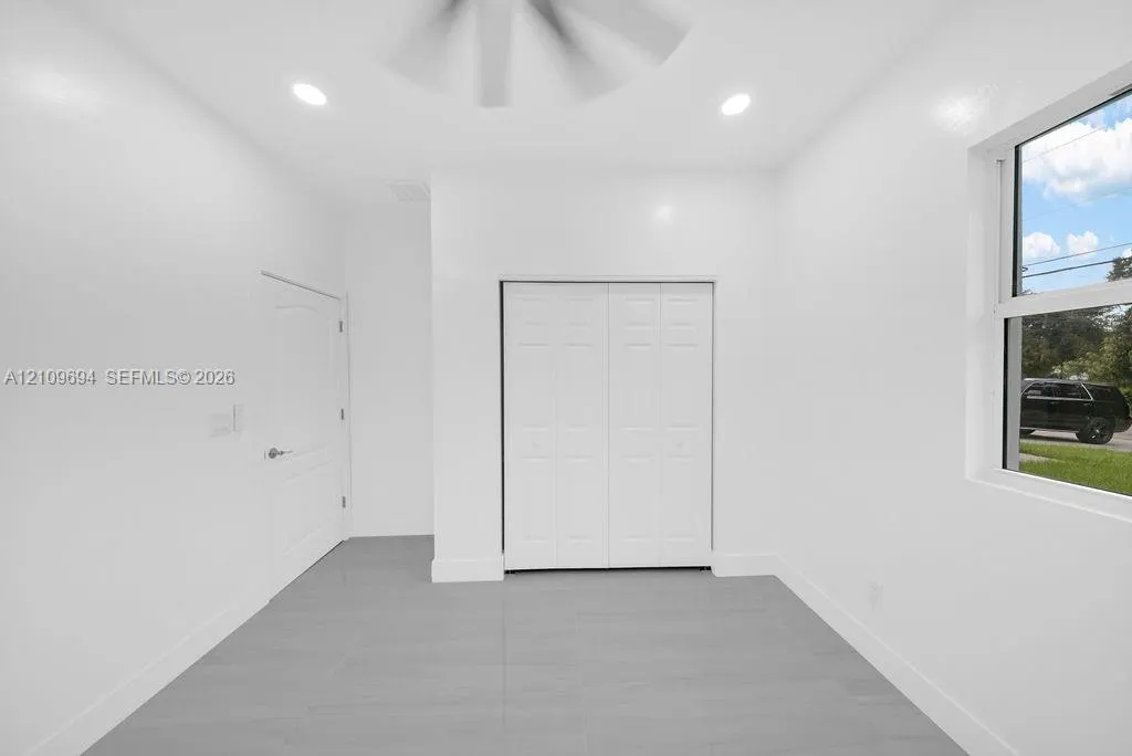 607 W 6th Street