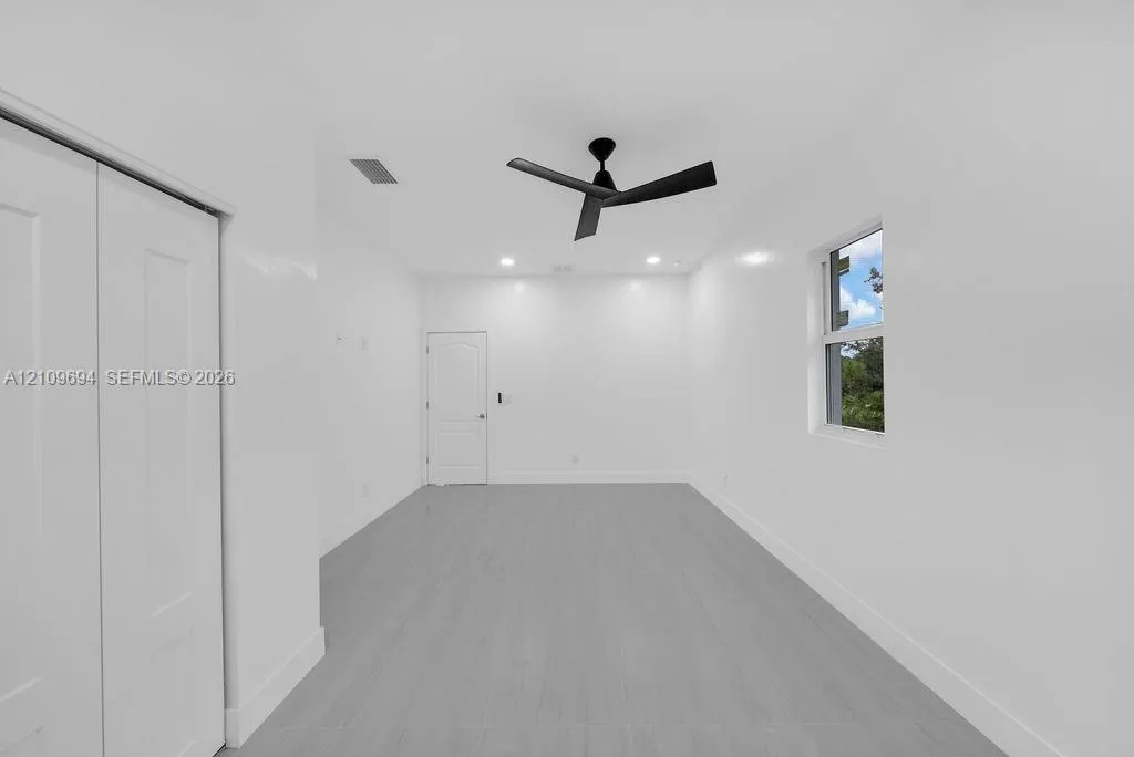 607 W 6th Street