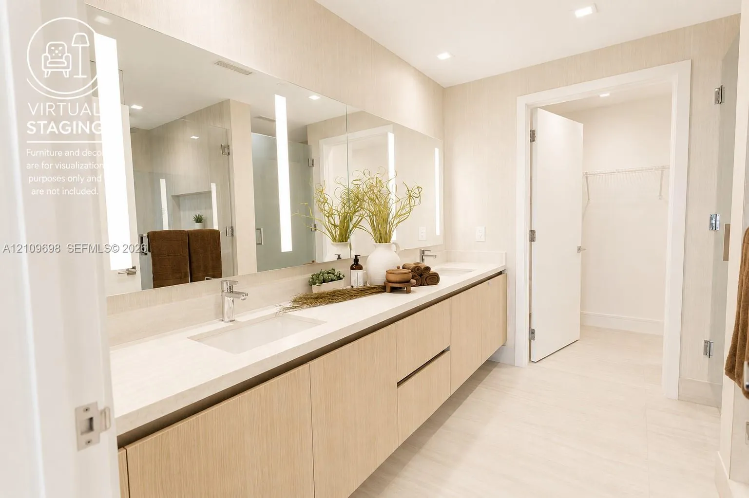 2411 Laguna Circle #810