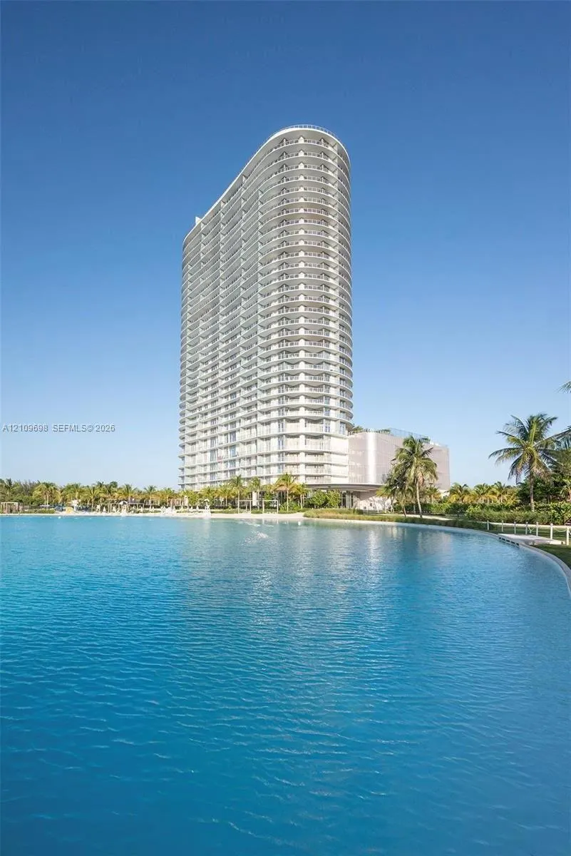 2411 Laguna Circle #810