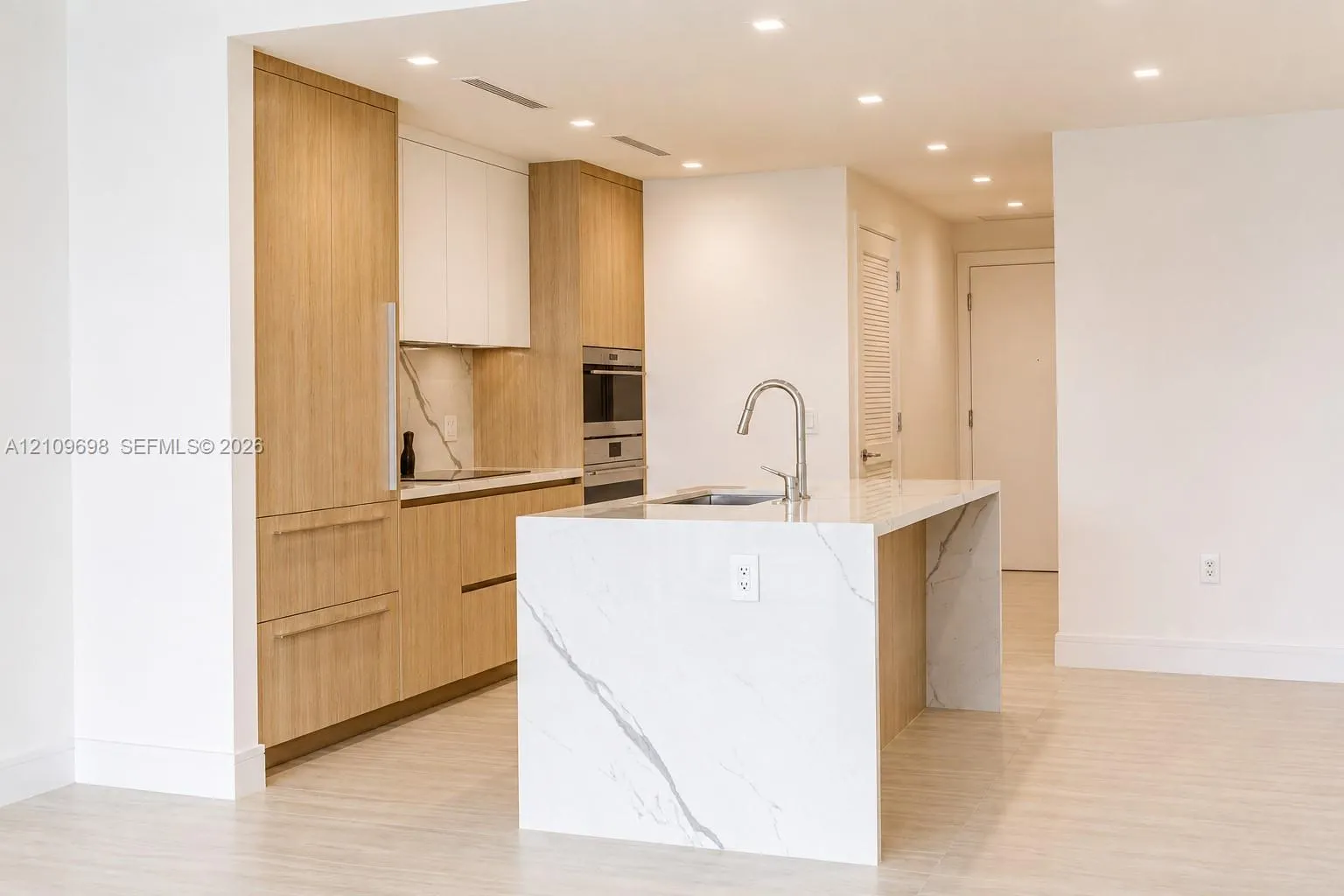 2411 Laguna Circle #810