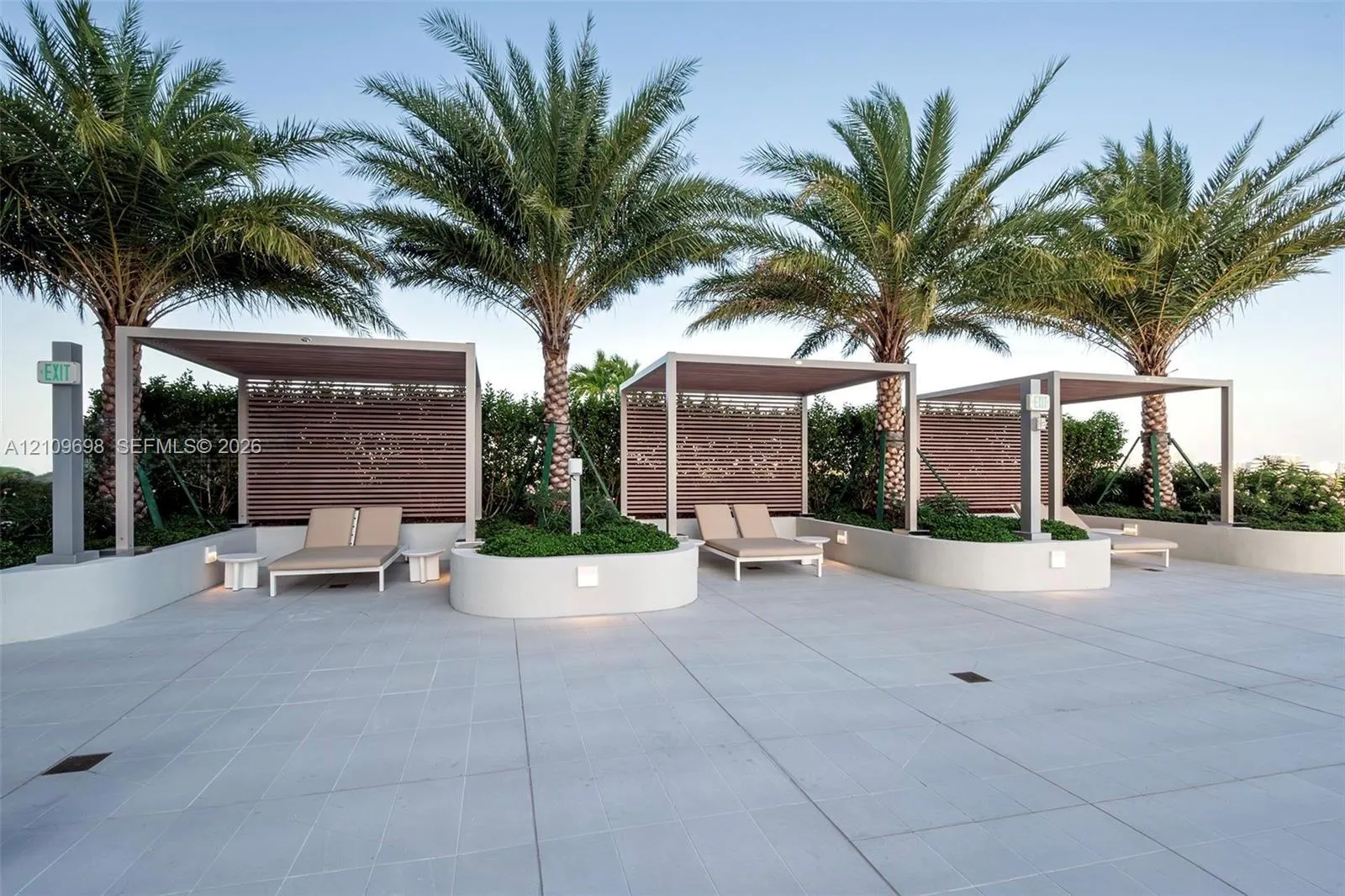 2411 Laguna Circle #810