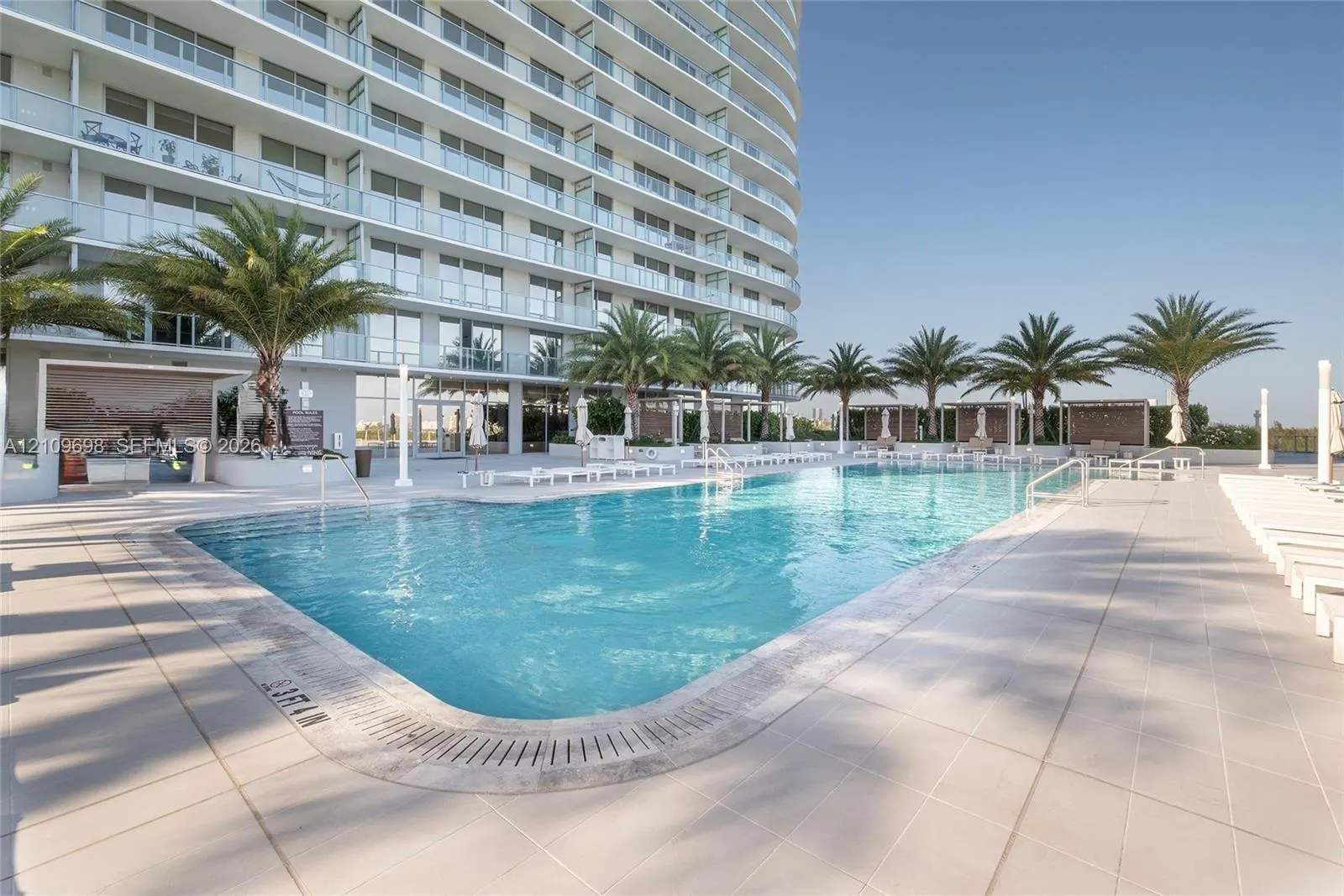 2411 Laguna Circle #810