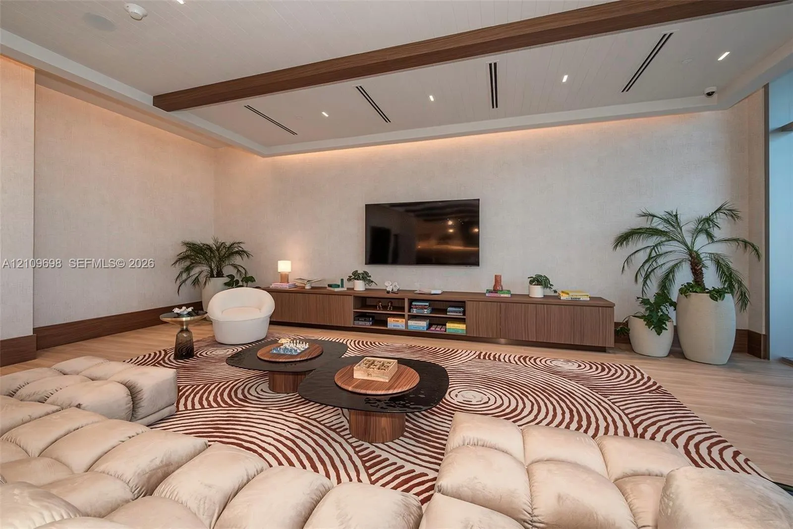 2411 Laguna Circle #810
