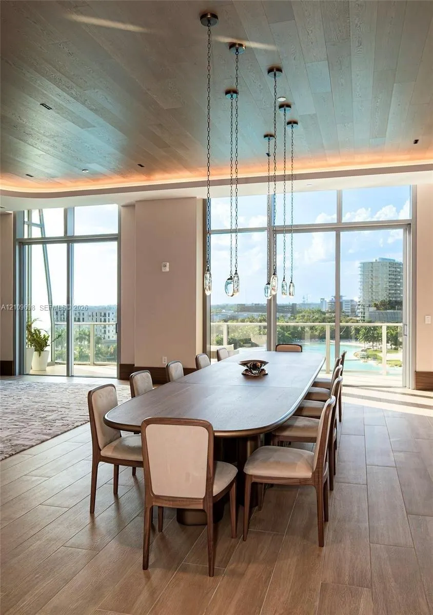 2411 Laguna Circle #810