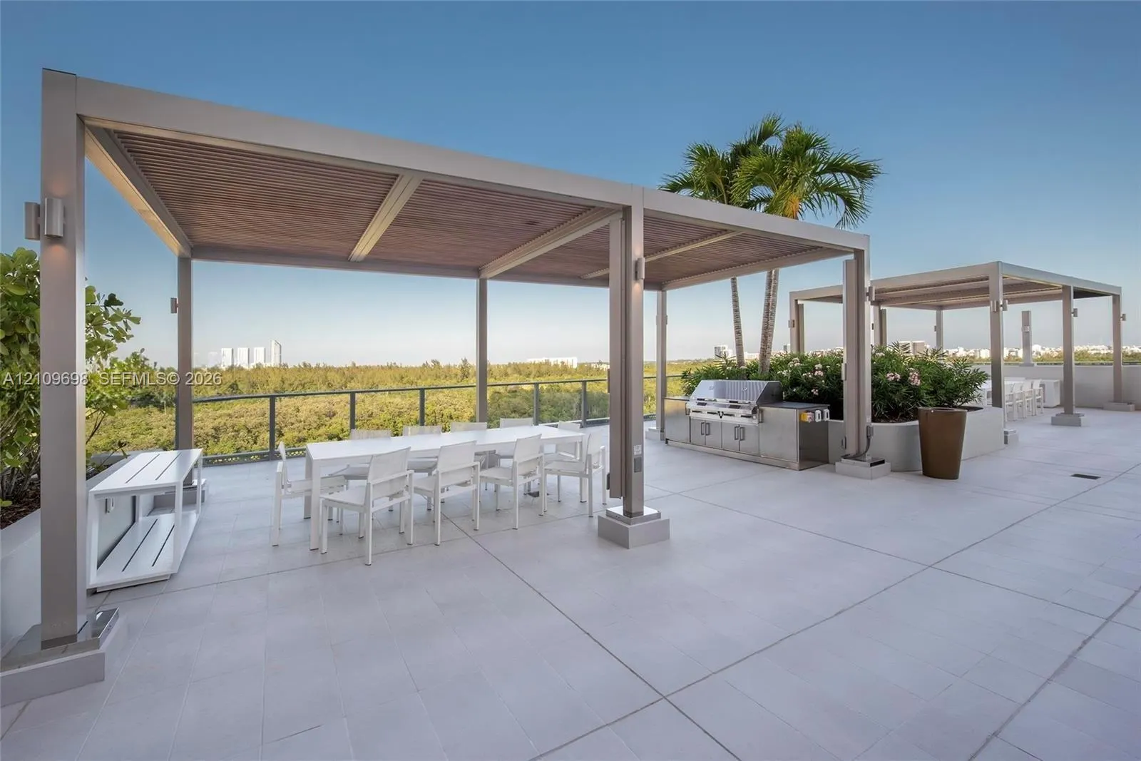 2411 Laguna Circle #810