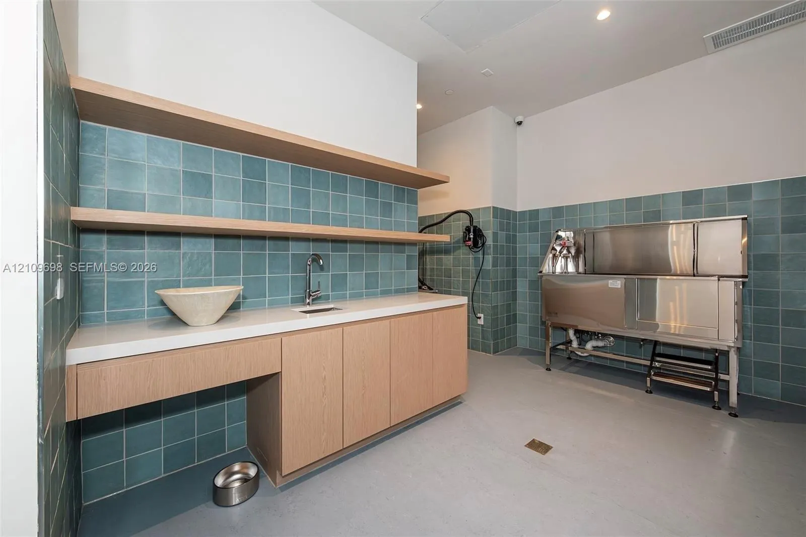 2411 Laguna Circle #810