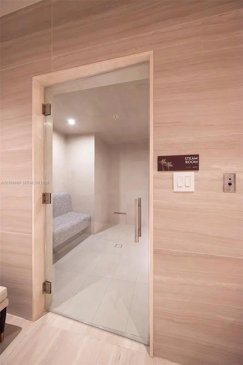 2411 Laguna Circle #810