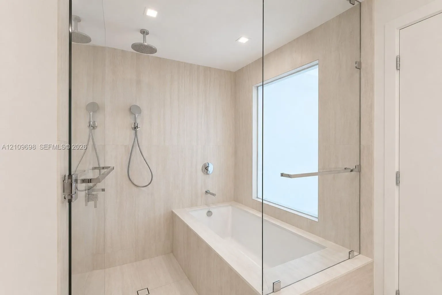 2411 Laguna Circle #810