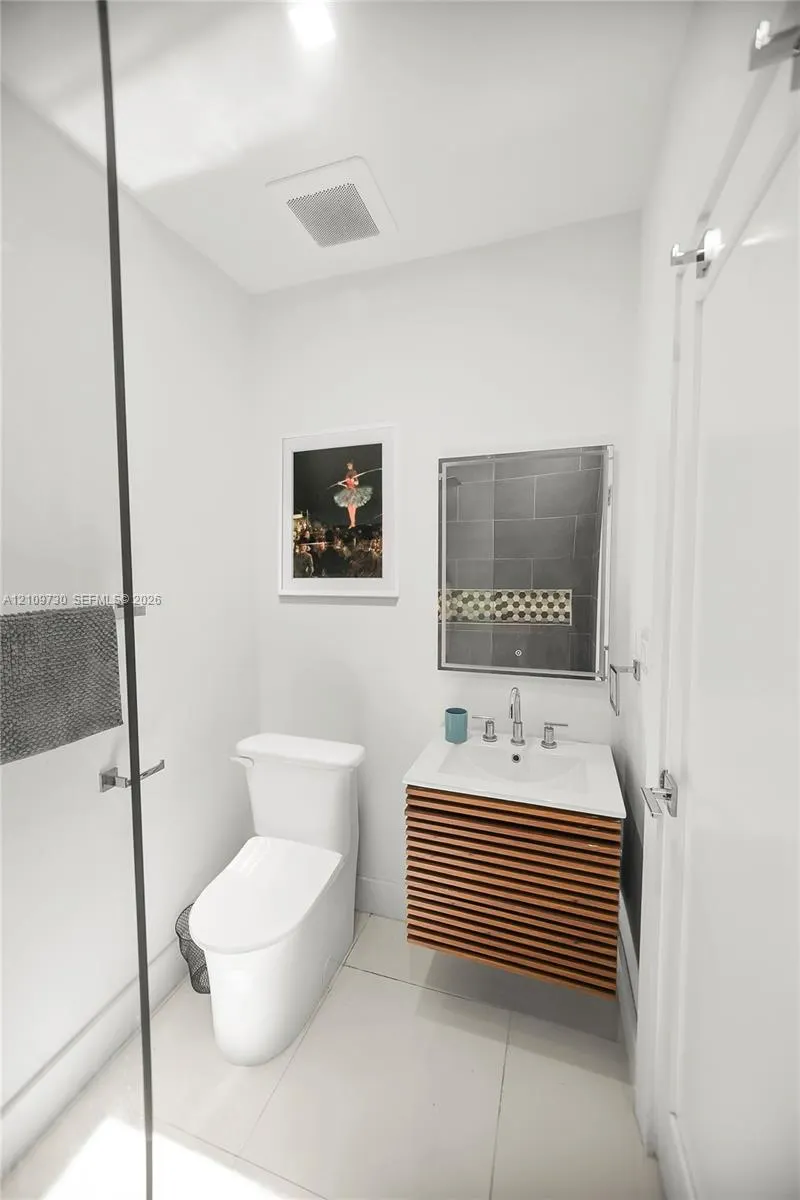 733 Michigan Avenue #8