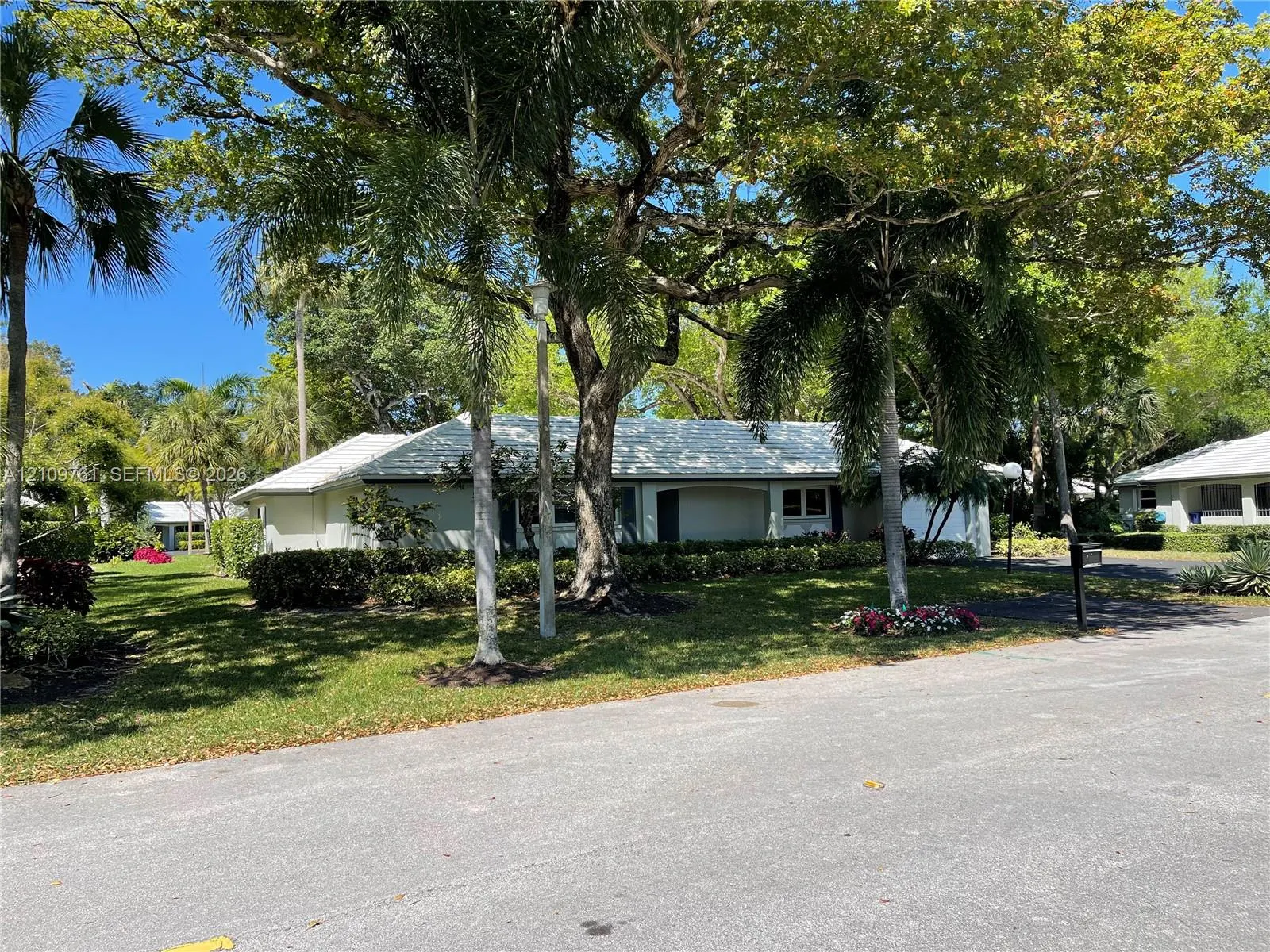 807 E Cypress Lane #V-49