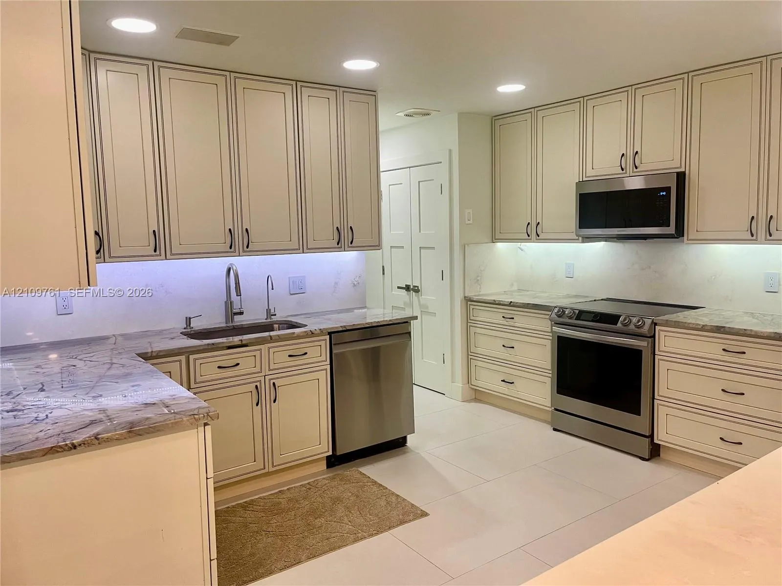 807 E Cypress Lane #V-49
