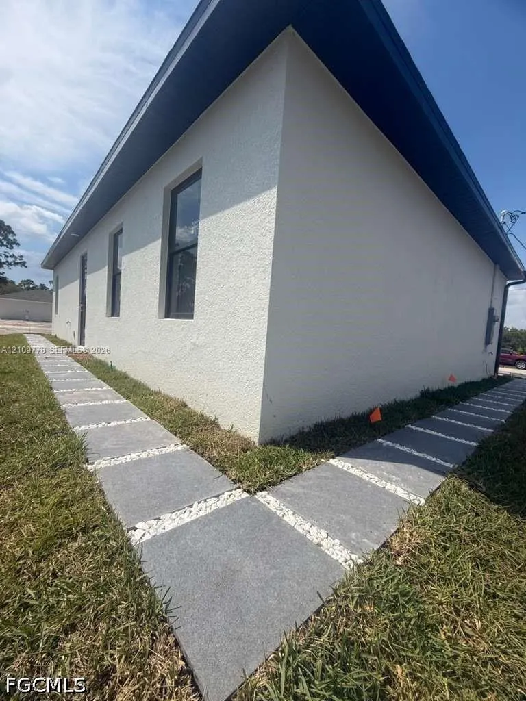 717 Devon Street