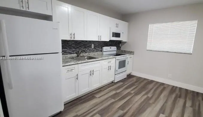 450 SW 2nd Street #8