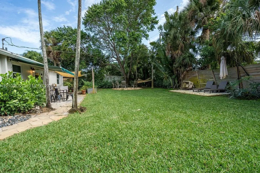 913 Lighthouse Drive