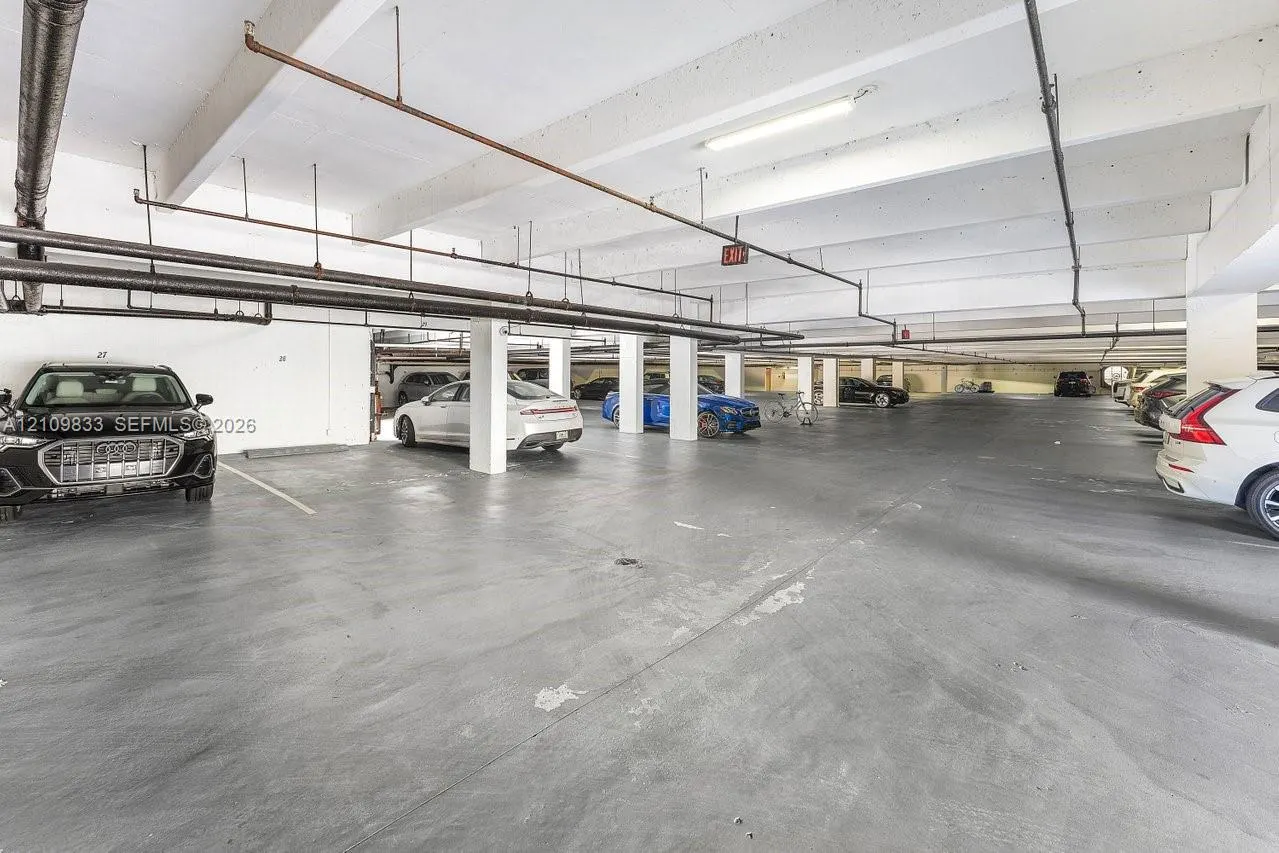 530 Ocean Drive #405