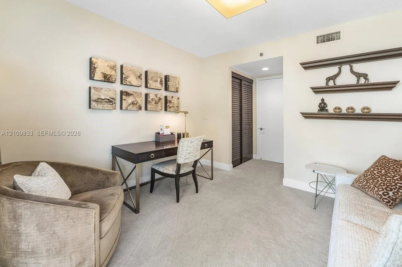 530 Ocean Drive #405