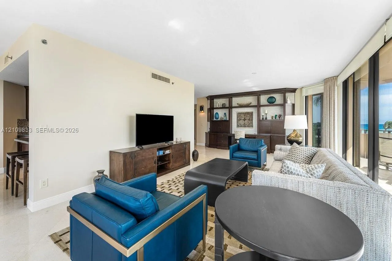 530 Ocean Drive #405