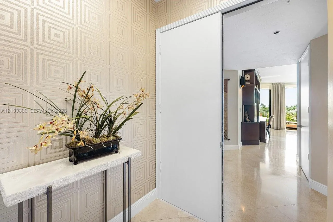 530 Ocean Drive #405
