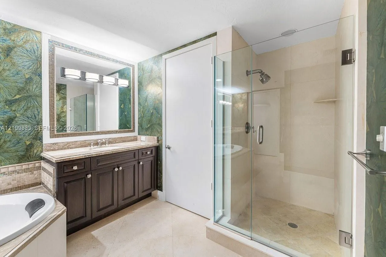 530 Ocean Drive #405