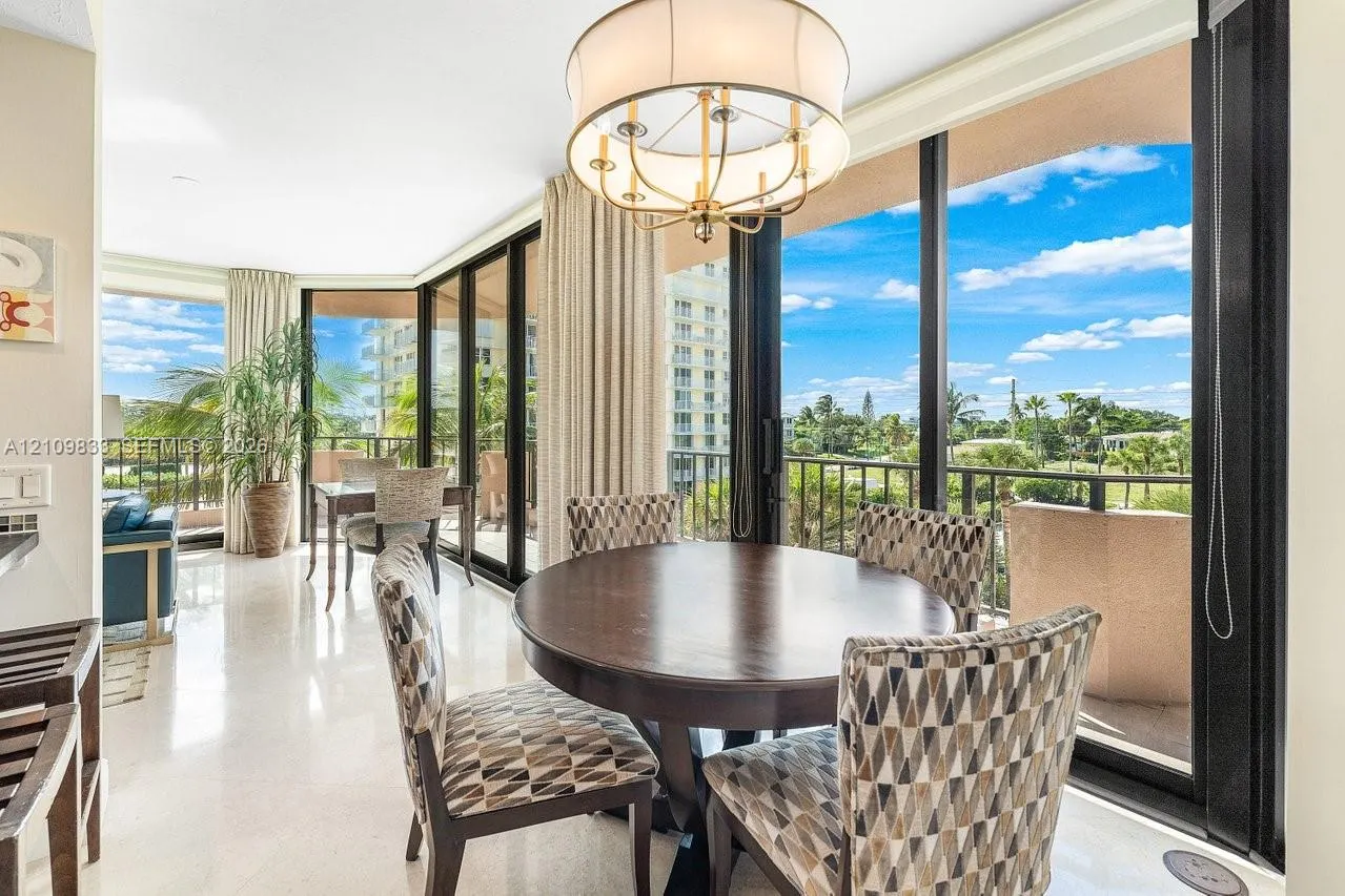 530 Ocean Drive #405