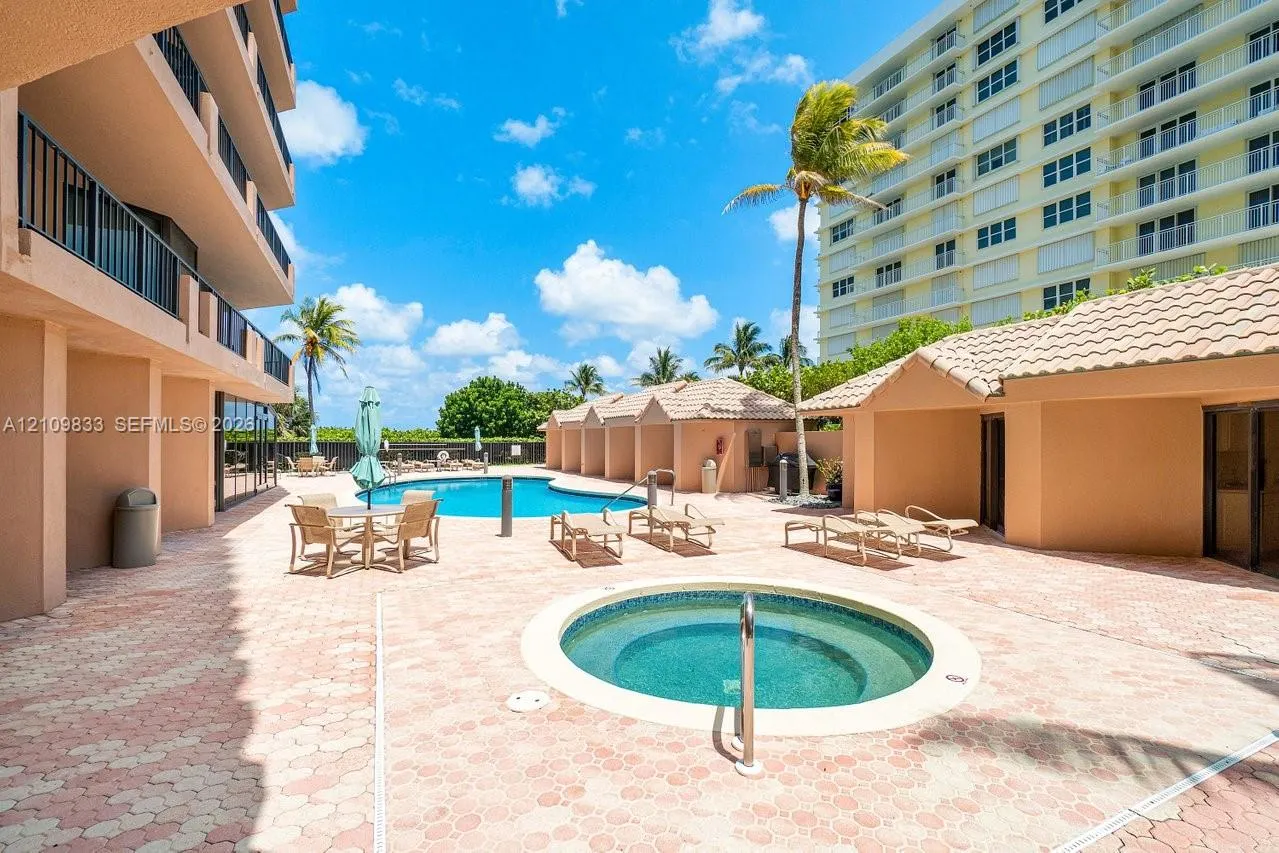 530 Ocean Drive #405