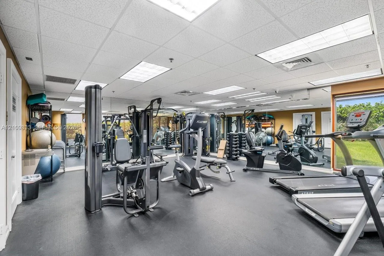 530 Ocean Drive #405