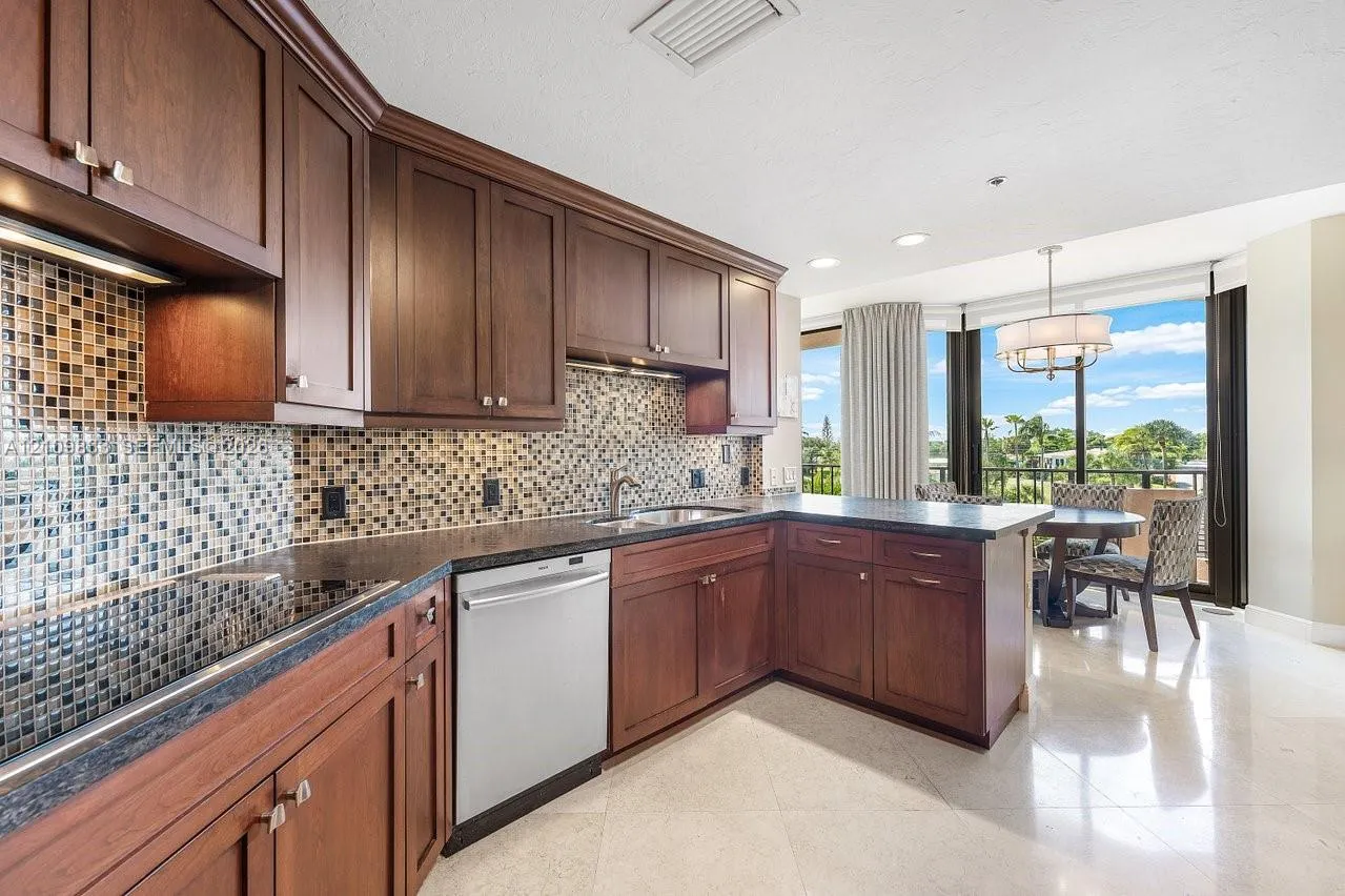 530 Ocean Drive #405